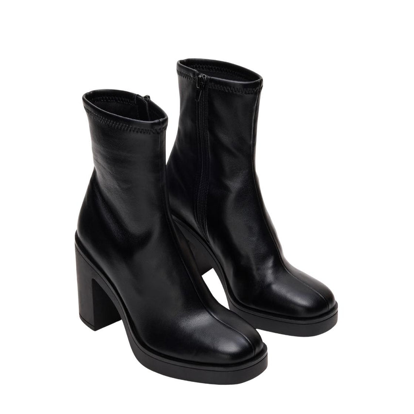 MESMERIZE BLACK