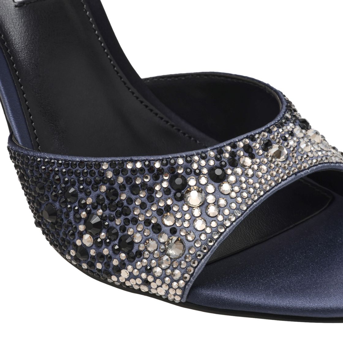 RAQUELLE BLACK/SMOKE