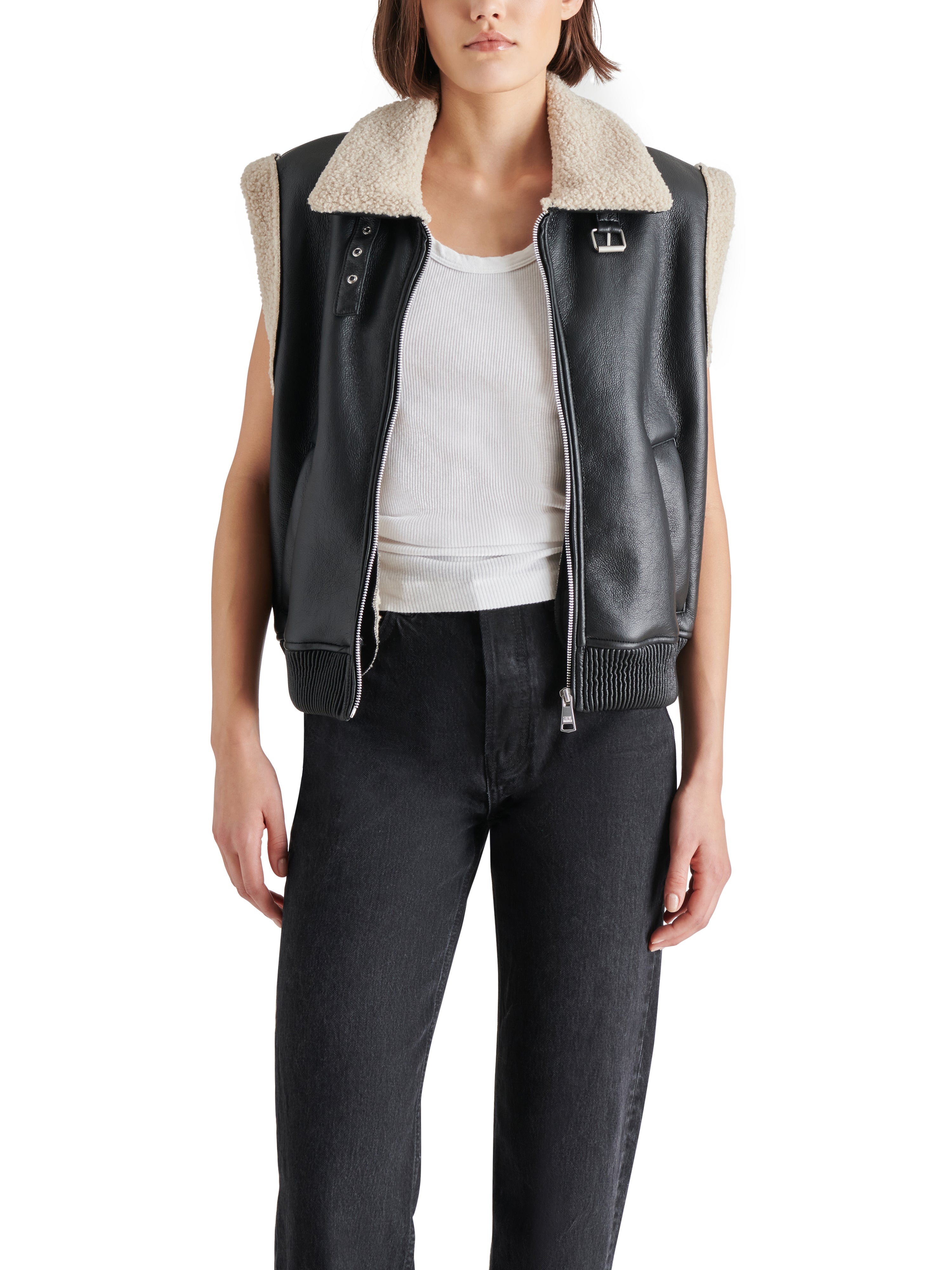 Avi Vest Black