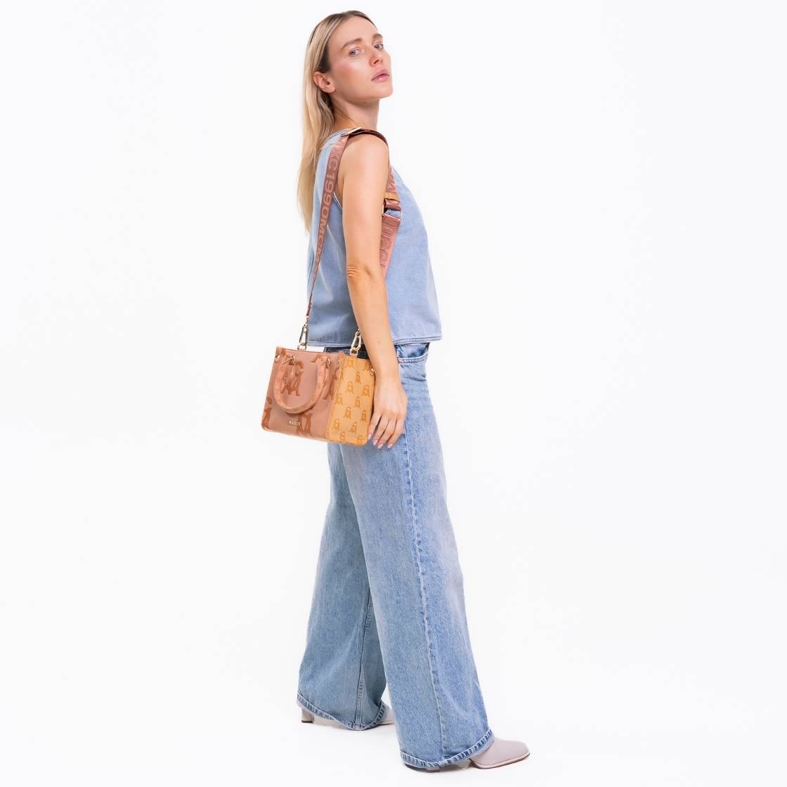 Brola X Blush Multi Bolsa Crossbody Beige